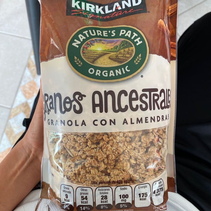review photo of Kirkland Signature Granola shared by @taniagoram on 17 Sep 2020 - review