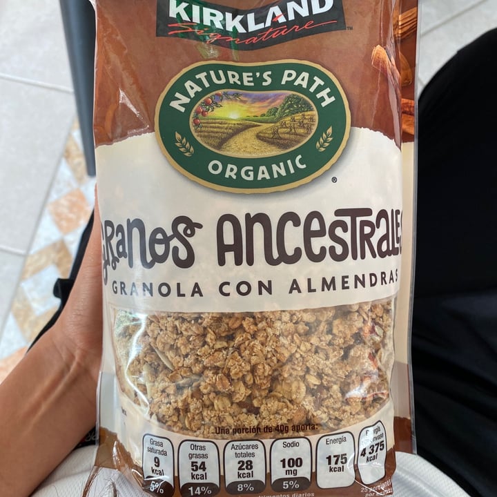 photo of Kirkland Signature Granola shared by @taniagoram on  17 Sep 2020 - review