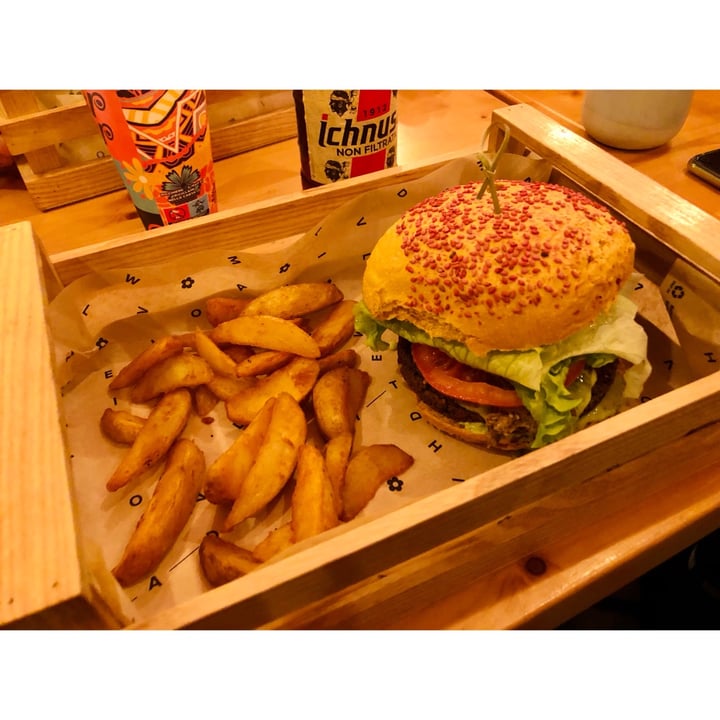photo of Flower Burger Hercules Burger shared by @dalycasa on  23 Nov 2022 - review