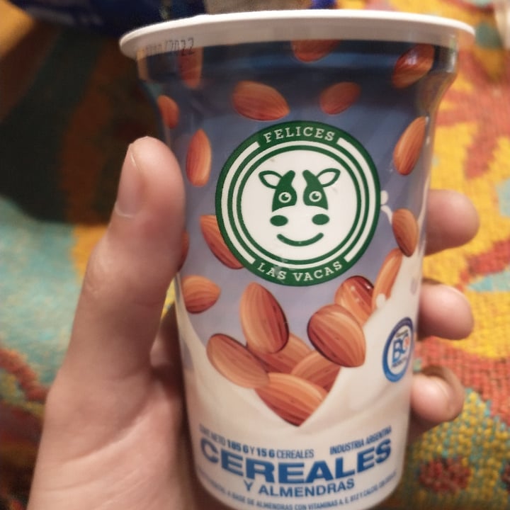 photo of Felices Las Vacas Yogurt de Almendras con Cereales shared by @sofihourcade on  05 Nov 2022 - review