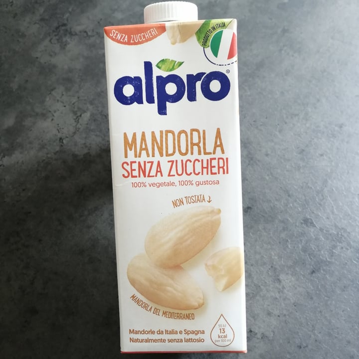 photo of Alpro Mandorla Senza Zuccheri shared by @laurainverde on  13 Apr 2022 - review