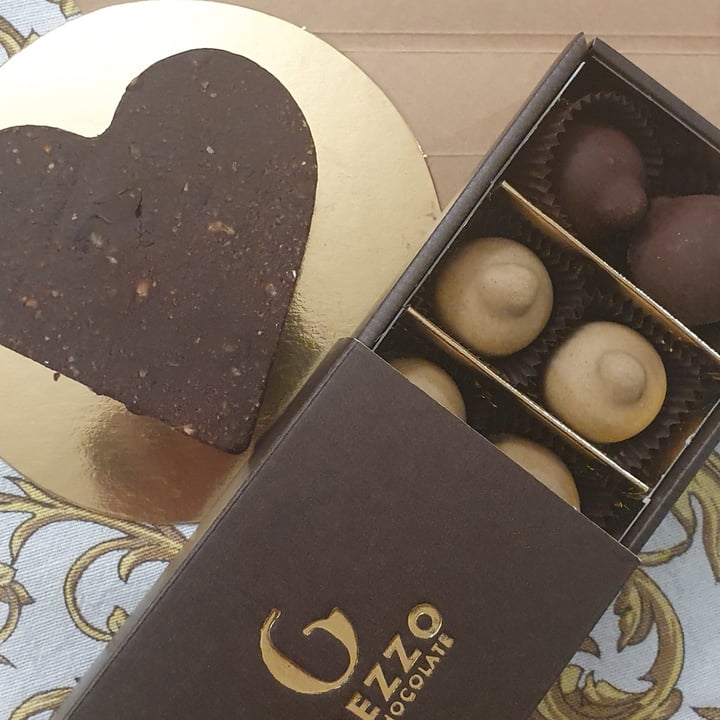 photo of Grezzo Raw Chocolate Cuore Cioccolato E Nocciole shared by @federicagiannini on  10 Mar 2022 - review