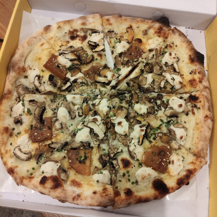photo of KYND COMMUNITY Carbonara Pizza shared by @stefietokee on  22 May 2021 - review