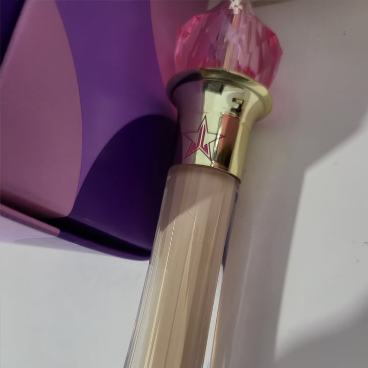 review photo of Jeffree Star Cosmetics Magic star concealer shared by @taishardt on 16 May 2022 - review