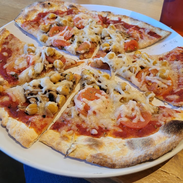 review photo of MOD Pizza Custom Vegan Pizza shared by @vegan04 on 30 Mar 2022 - review
