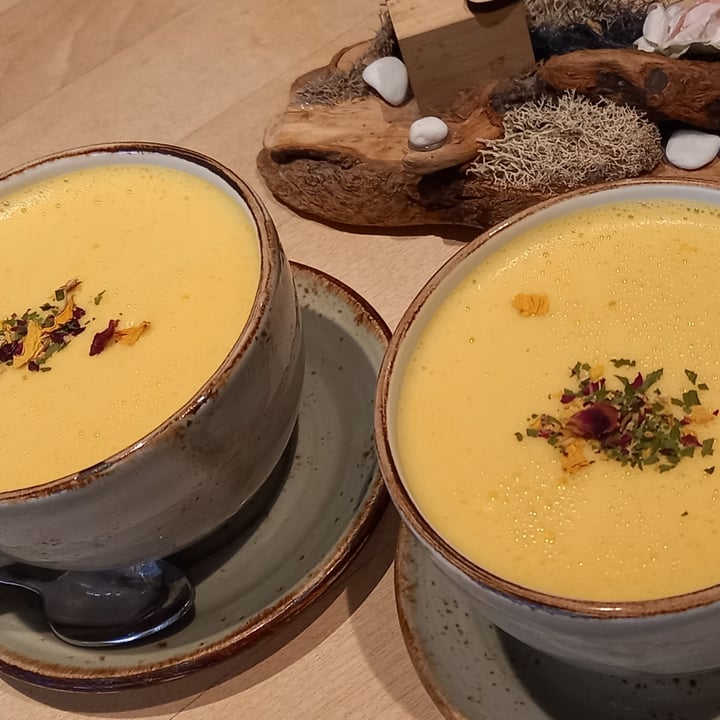 photo of Max Pett Golden MILK shared by @oliverk on  05 Feb 2022 - review