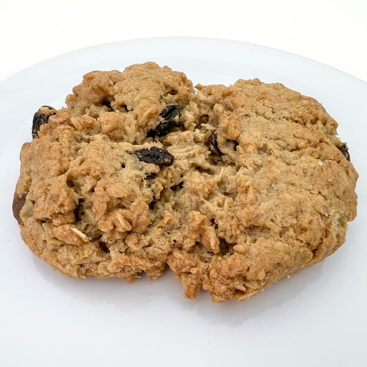 photo of Sweetpea Baking Co. Oatmeal Raisin Cookie shared by @pdxveg on  19 Apr 2022 - review