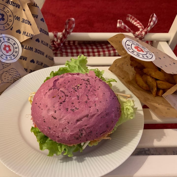 photo of Flower Burger Cherry Bomb shared by @s3raf1na on  13 Apr 2021 - review