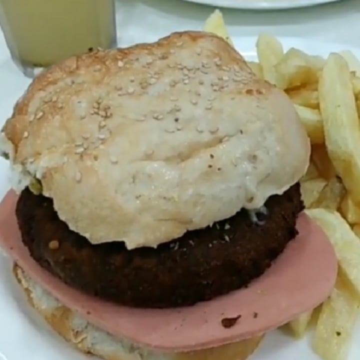review photo of Loving Hut Microcentro V-egg Burguer shared by @vegaylu on 02 Aug 2020 - review