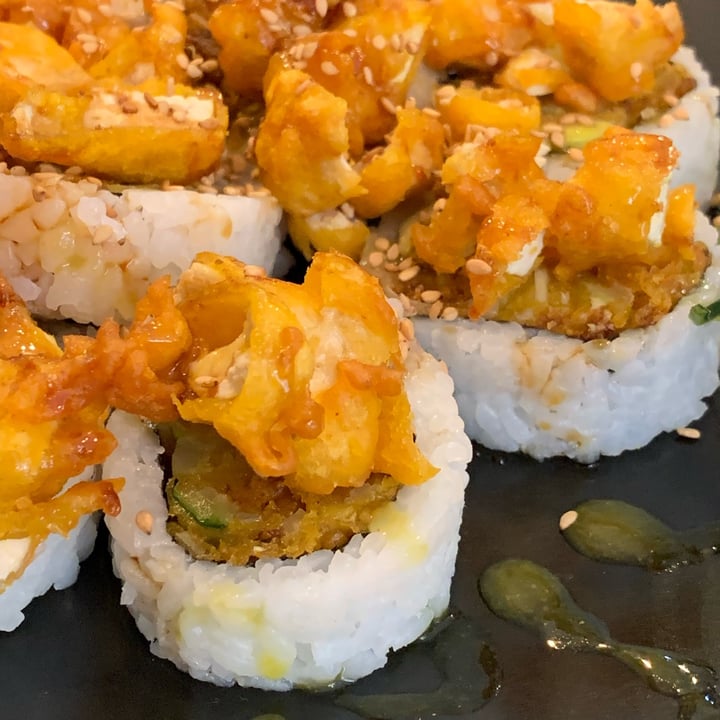 photo of Fujiyama Sushi Bar & Asian Cuisine Sushi Roll Kari Kari Veganizado shared by @naivoncake on  30 Oct 2022 - review