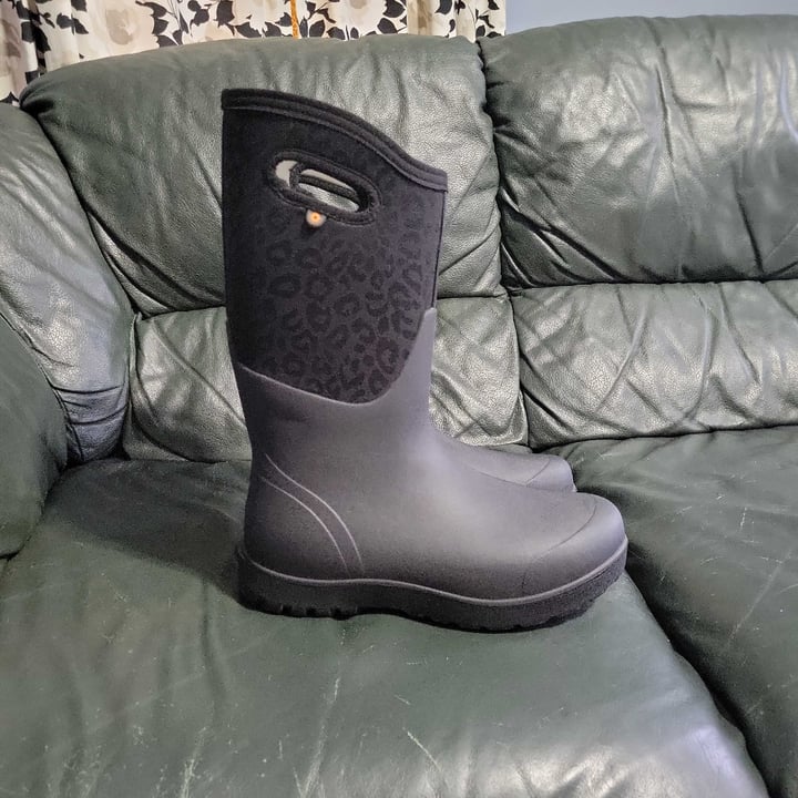 review photo of Bogs NEO-Classic Tonal LE, snow boots shared by @jenam91 on 15 Dec 2022 - review