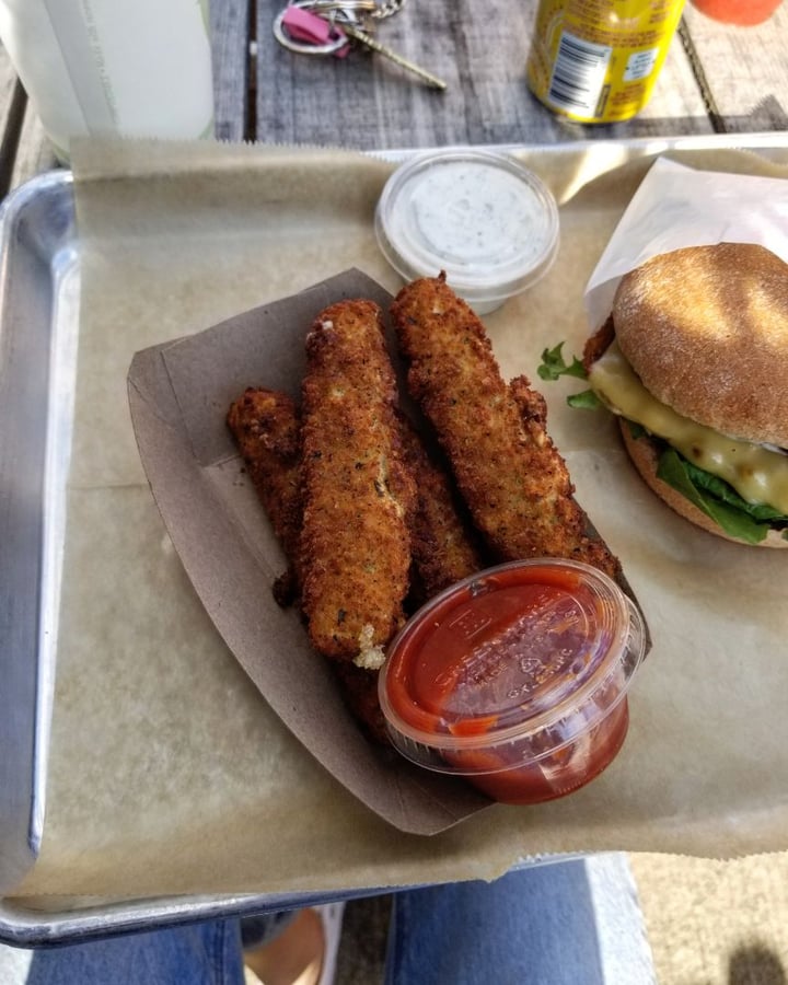 photo of E Burger Mozzarella Sticks shared by @lizmaselli on  26 Jun 2019 - review