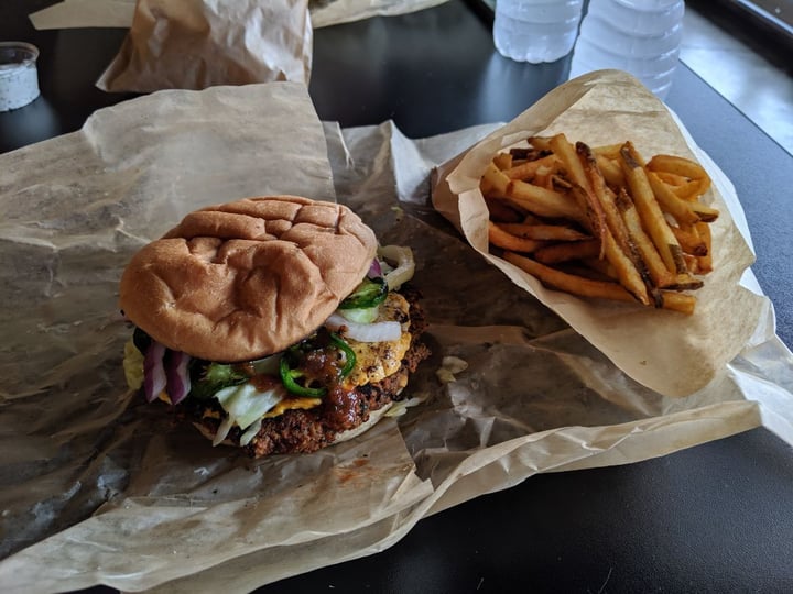photo of Dirt Burger Austin Barbeque Burger shared by @motorcitypanda on  24 Jun 2019 - review