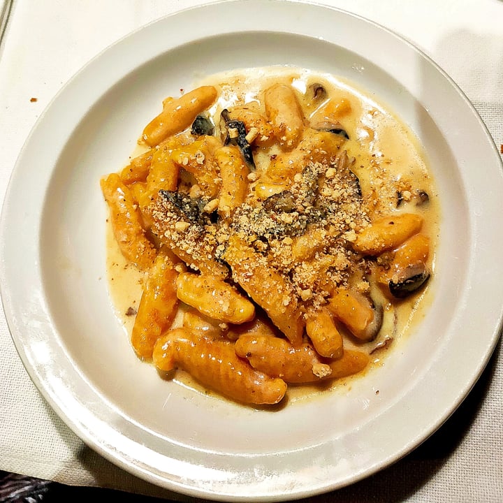 photo of La Colubrina Gnocchi Di Zucca Con Crema Al Cocco E Funghi Shitake shared by @eladyel on  24 May 2022 - review