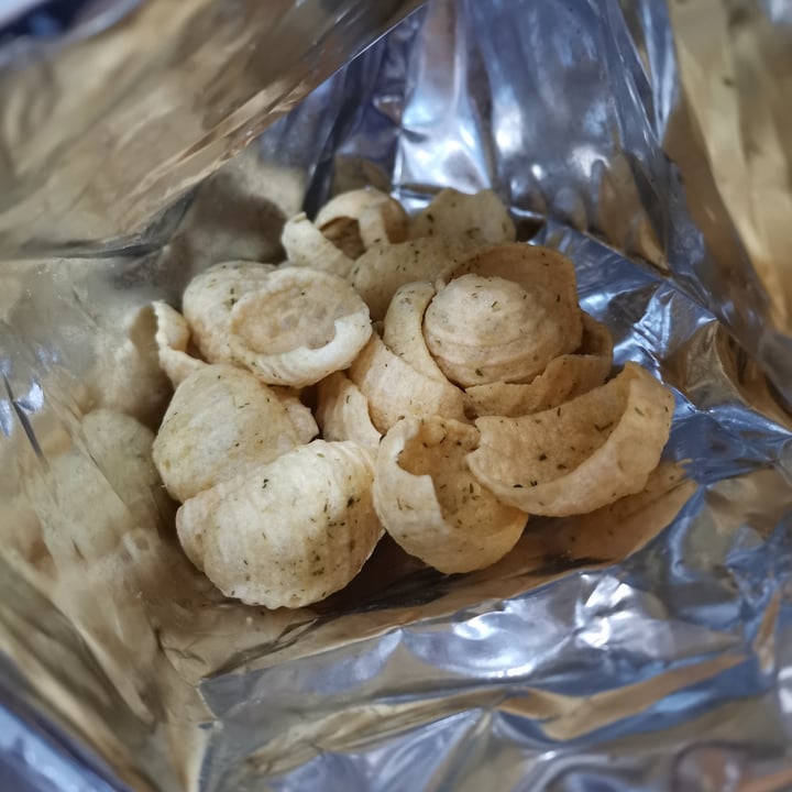 photo of Eat Real Hummus Chips Sour cream and chives shared by @lunascorner on  26 Jan 2021 - review