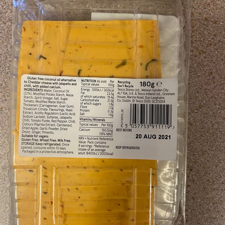 photo of Tesco Coconut Oil Alternative To Jalapeño & Chilli Cheese Slices shared by @petermcgill on  28 Feb 2021 - review