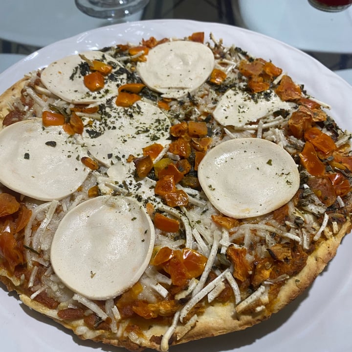 photo of Daiya Margherita Pizza shared by @joanaveganyogui on  01 Sep 2022 - review