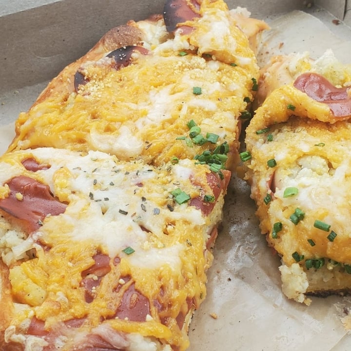 photo of Three Girls Vegan Creamery Mashed potato and “bacon “ apizza shared by @capturedbybecki on  21 May 2022 - review