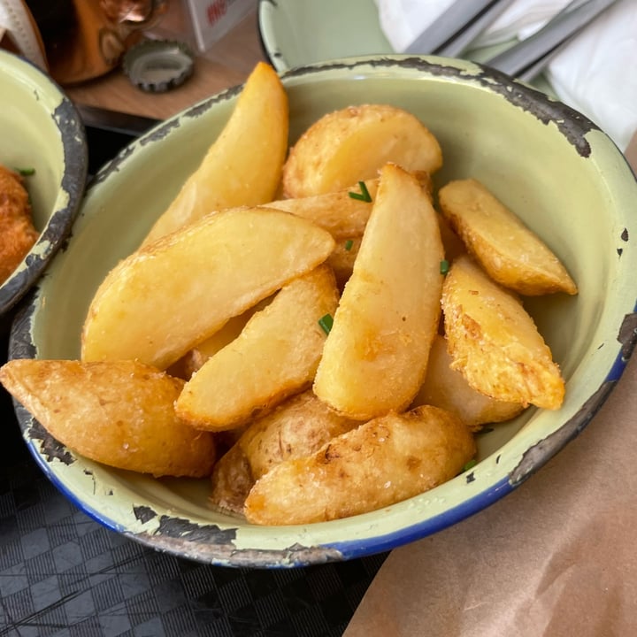 photo of Lekker Vegan Kloof Wedge Chips shared by @mariajamison on  06 Apr 2022 - review