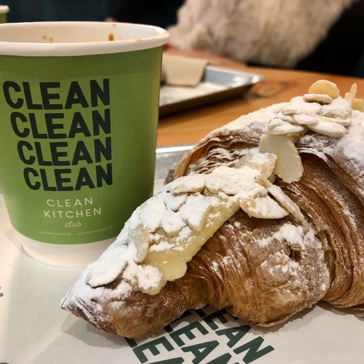 photo of Clean Kitchen Notting Hill Almond Croissant shared by @dalycasa on  27 Nov 2022 - review