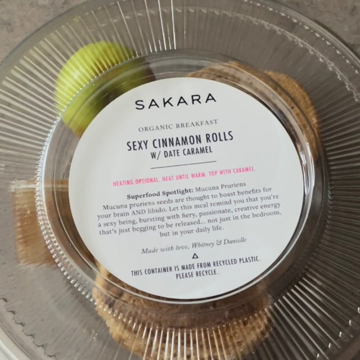photo of sakara life sexy cinnimon rolls shared by @jschwarzb on  18 Dec 2022 - review