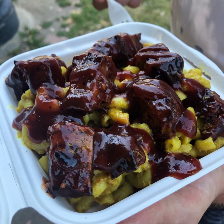 photo of Compton Vegan Mac bowl shared by @ambzmorris on  06 May 2022 - review
