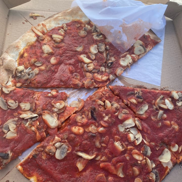 photo of Manco & Manco Pizza Mushroom Pizza shared by @elisethyrum on  20 Aug 2022 - review