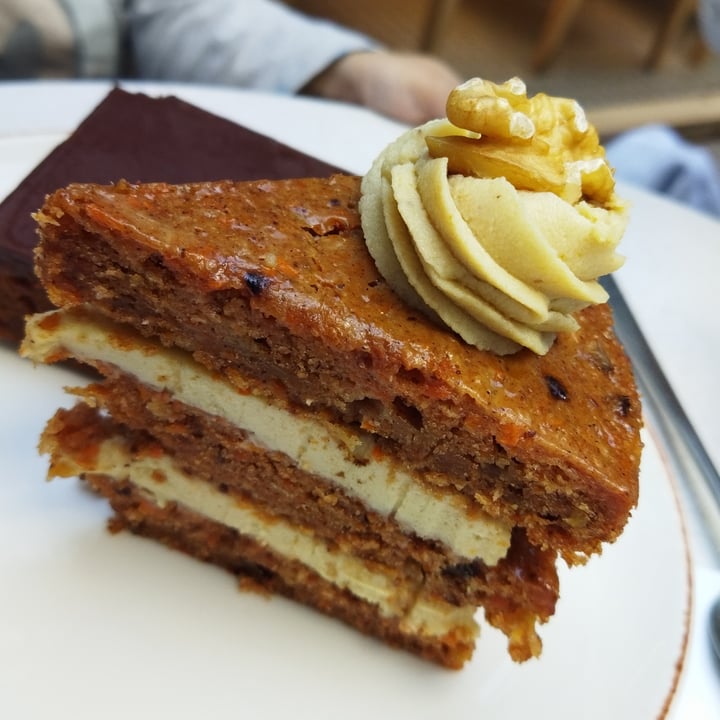 photo of Let it V - Devoto Carrot Cake shared by @fabuchi on  27 Sep 2022 - review