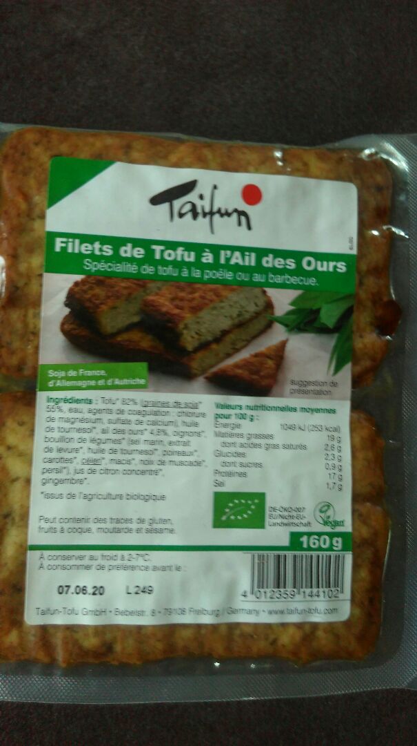 photo of Taifun Filets de tofu à l'ail des ours shared by @stopanimalabuse38 on  21 Apr 2020 - review