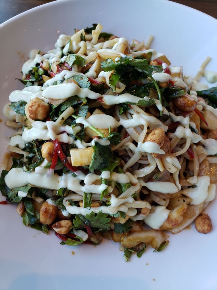 photo of Monterey Bay Aquarium Pad thai shared by @rhiannaaxon on  25 Jan 2019 - review