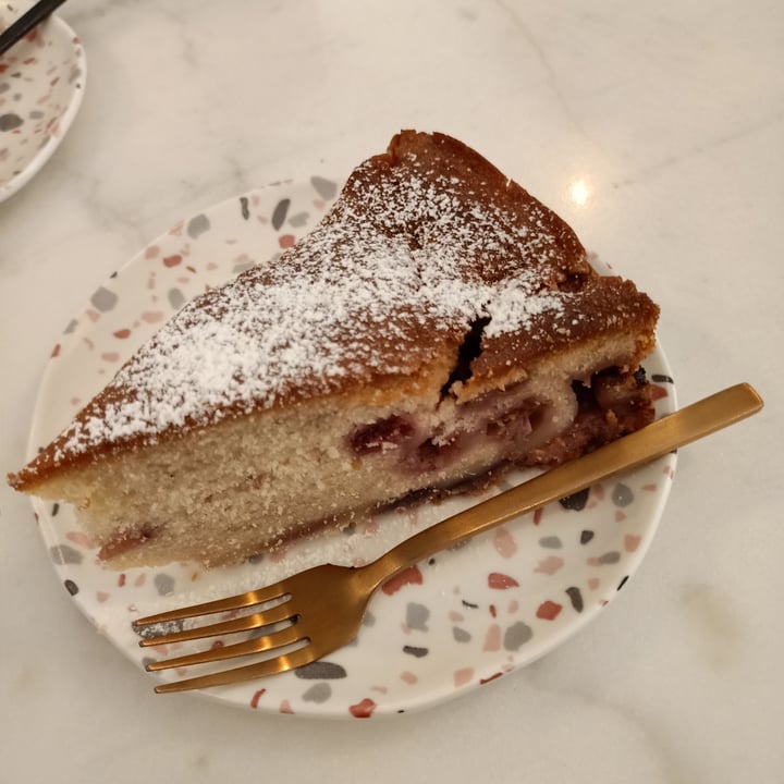 review photo of Red Velvet Padova torta frutti di bosco shared by @giuliadaylily on 31 Mar 2022 - review