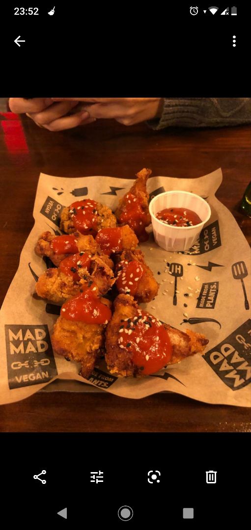 photo of Mad Mad Vegan Homemade Buffalo Coli Wings shared by @robertosauvage on  20 Jan 2020 - review