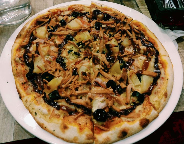 photo of Brownice Italian Bistro BBQ "Chicken" Pizza shared by @hownowbrownkow on  29 Jan 2018 - review
