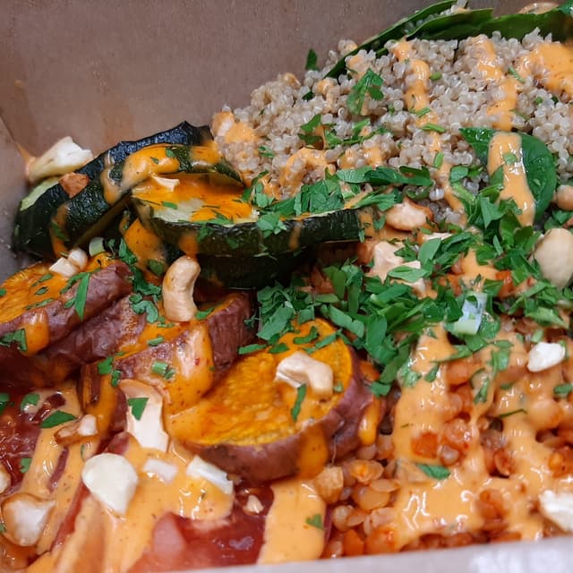 菜肴“Bowl Tailandés”的照片
