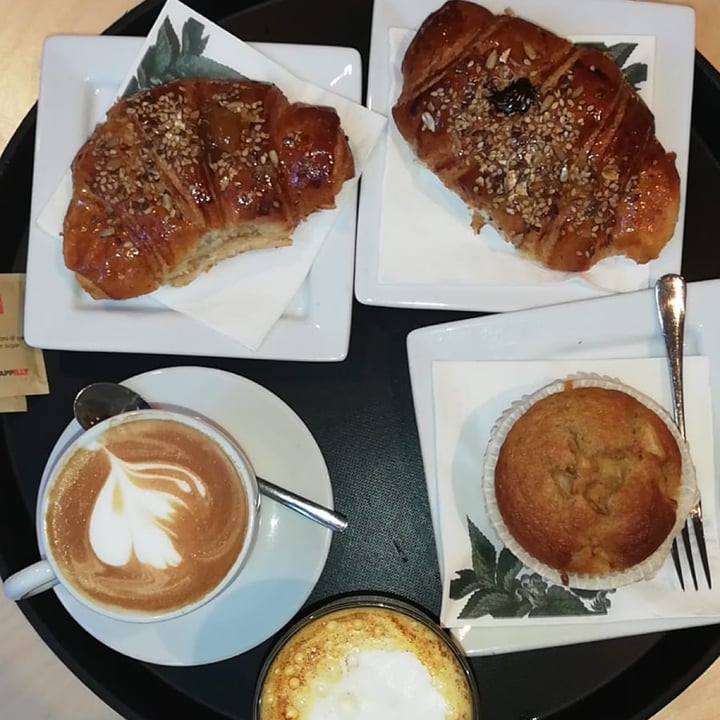 photo of Shake Café Brioche al cioccolato shared by @elisabuzzoni on  11 Jan 2022 - review