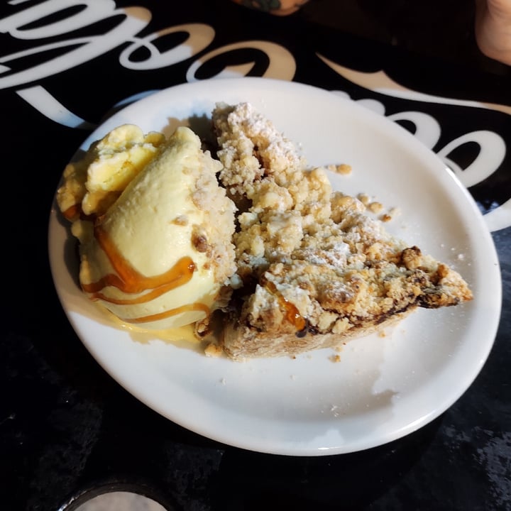 review photo of Loving Hut Crumble de manzana shared by @raulodtd on 09 Feb 2021 - review