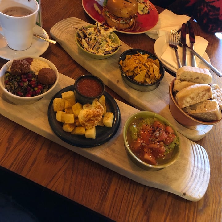 photo of Circo Lounge Tapas Board shared by @mayajones on  01 Feb 2022 - review