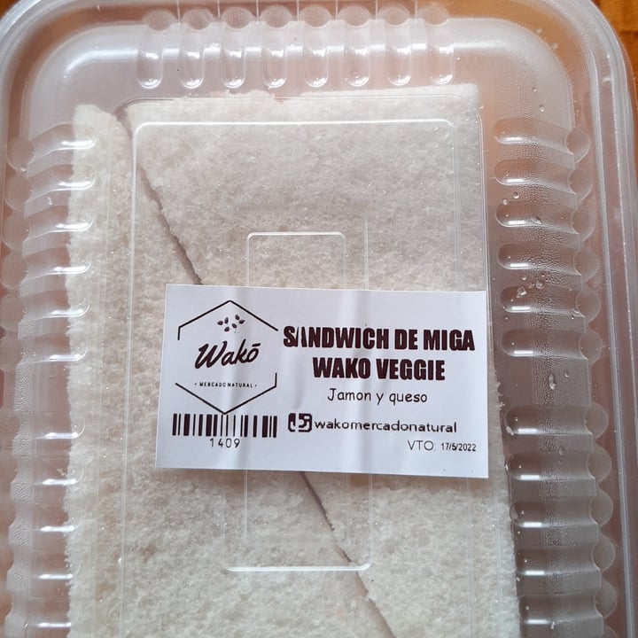 photo of Wako Mercado Natural Sandwich de miga de jamón y queso shared by @tinchotomatito on  28 May 2022 - review