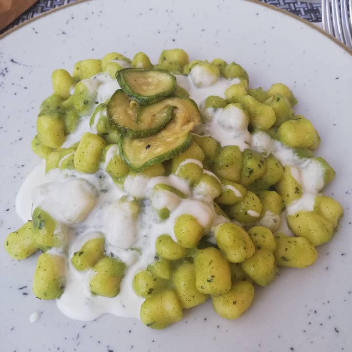 photo of L'OV Osteria Vegetariana Gnocchi Con Zucchine, Menta E Gorgonzola Veg shared by @robyberta24 on  24 Jun 2022 - review