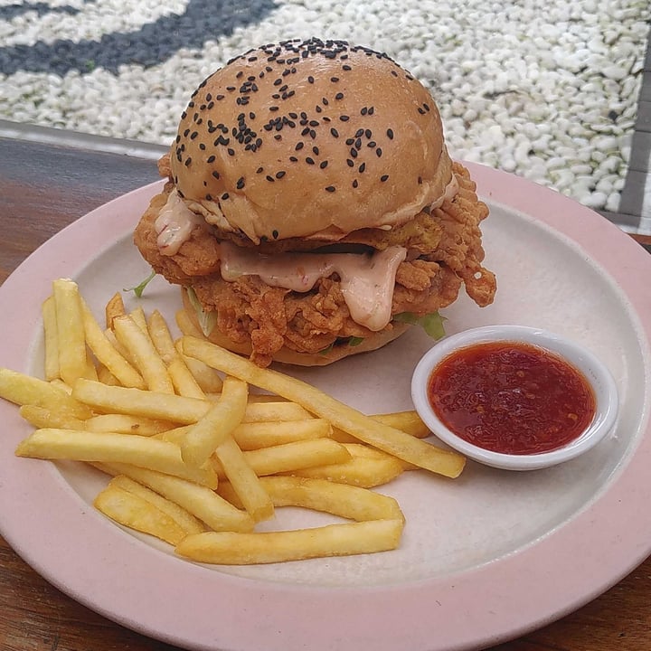 review photo of Manggis in Canggu Buttermylk Chicken Burger shared by @phaen on 03 Jan 2022 - review