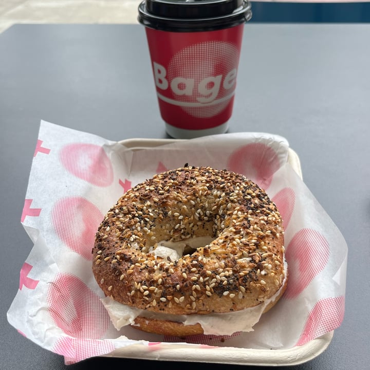 photo of Bagel & Slice Everything Bagel / Vegan Cream Cheese shared by @michael93l on  28 May 2022 - review