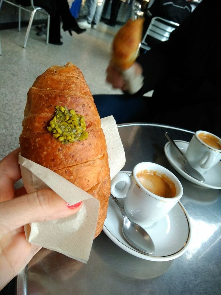 photo of Gelateria Merelli 1962 Milano Brioche Vegana Al Pistacchio shared by @ravanellocurioso on  17 Feb 2020 - review