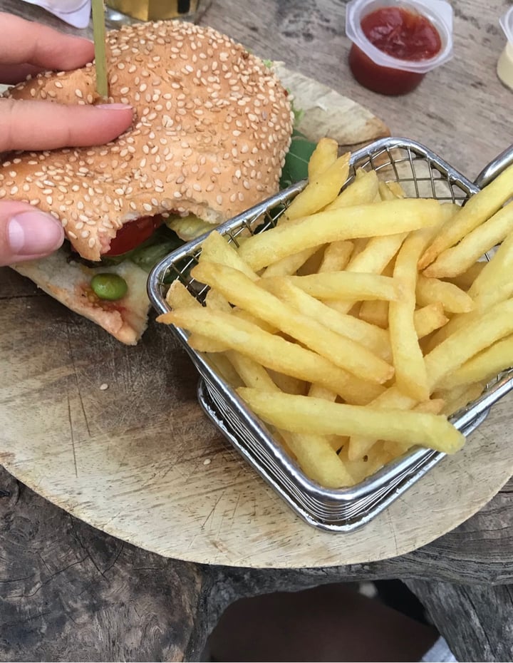 photo of Le 7 by Juliette Veggie burger shared by @reea on  21 Aug 2020 - review