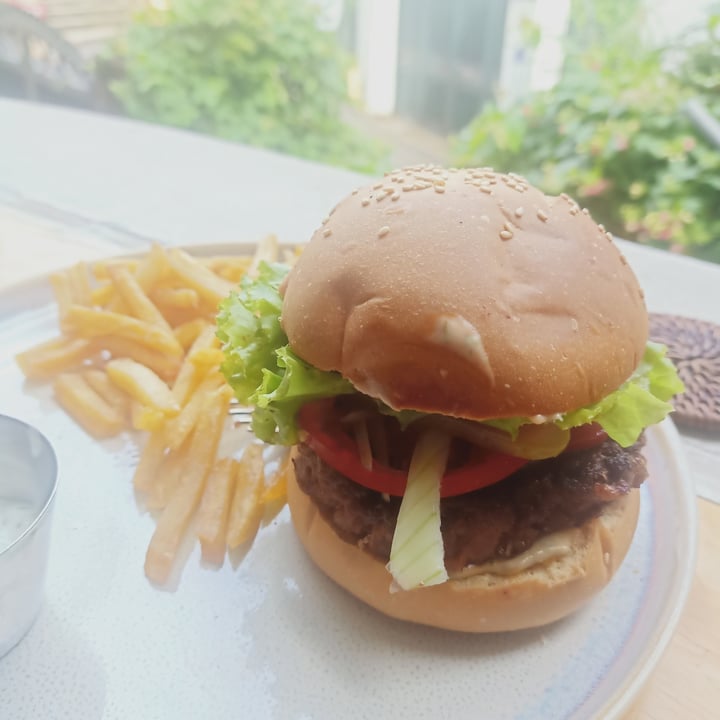 photo of Kiez Vegan Cafe & Bistro Kiez burger combo shared by @conjuringwanderlust on  05 Oct 2020 - review