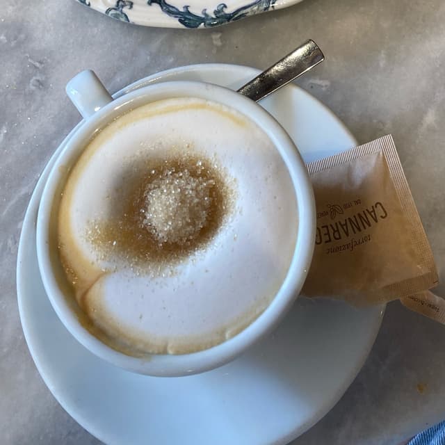 「Capoucccino con latte di mandorla」の料理の写真