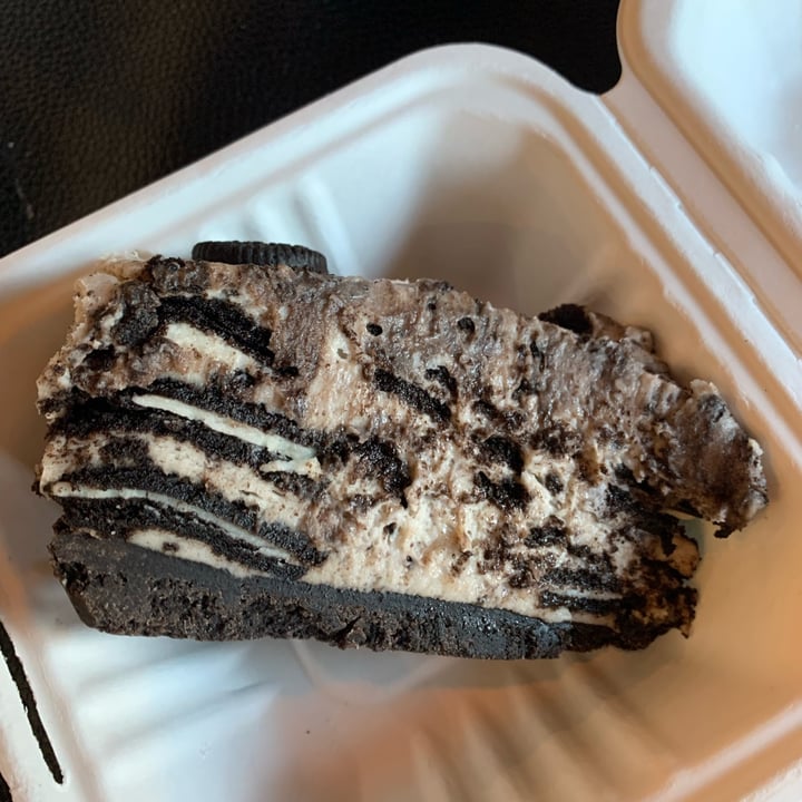 photo of The Lemon Tree Cookies and Cream Cheesecake shared by @tiascaz on  03 Jun 2022 - review
