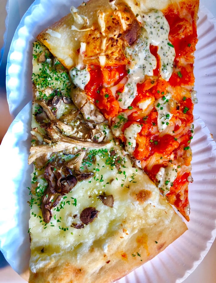 photo of Screamer's Pizzeria Buffalo Cauliflower Slice shared by @vegan-treehugger on  02 Jan 2020 - review