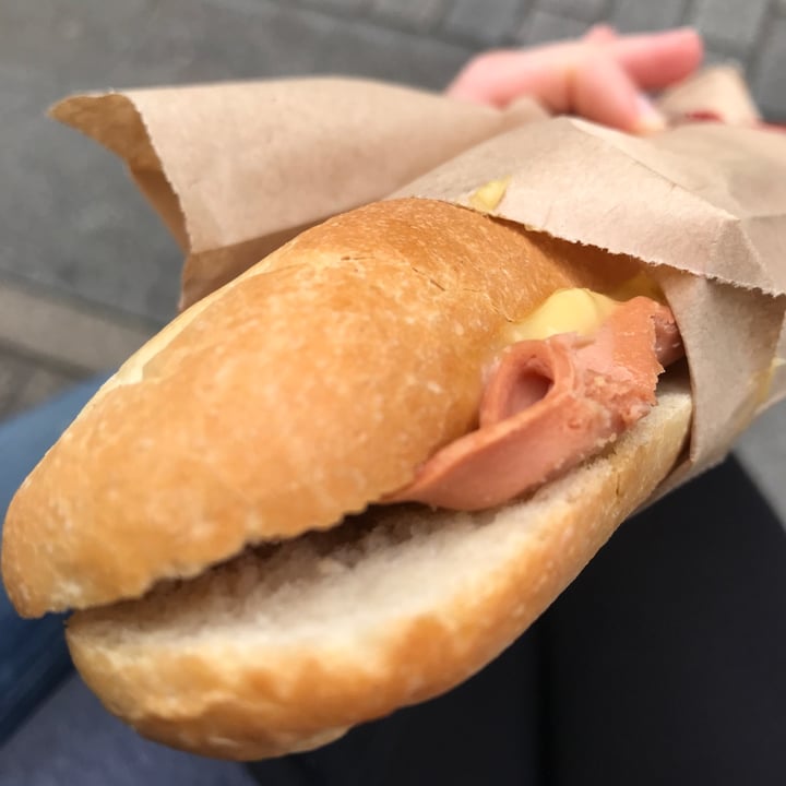 photo of Greggs Vegan Ham and Cheeze Baguette shared by @alistar on  27 Oct 2021 - review