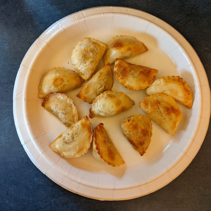 photo of Earth Grown Thai basil dumplings shared by @jmount on  03 Sep 2021 - review