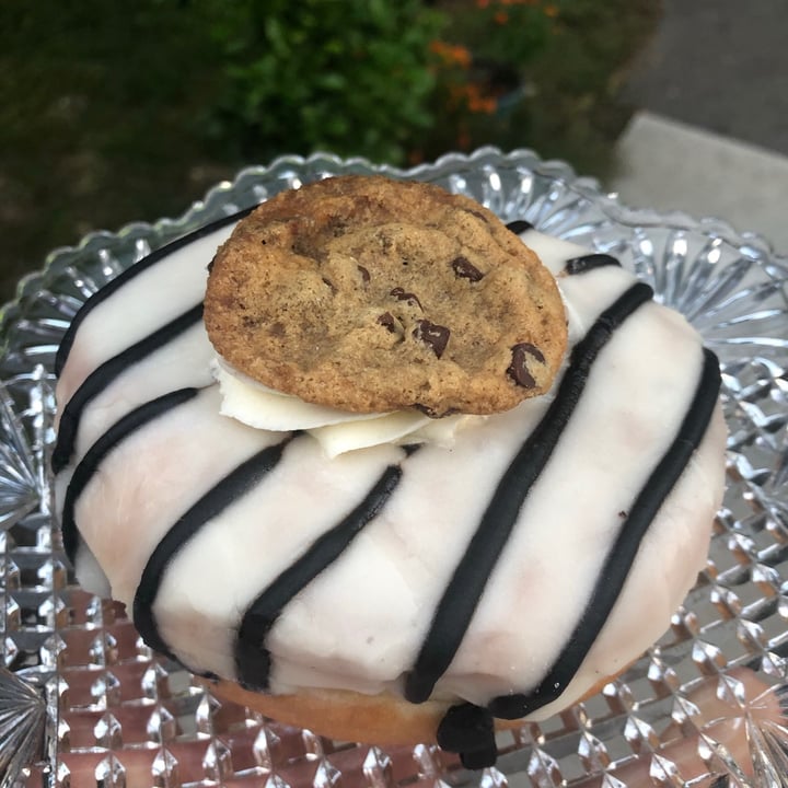 photo of Lovebirds Donuts Oat Cream & Cookies shared by @izzyannie44 on  14 Sep 2021 - review